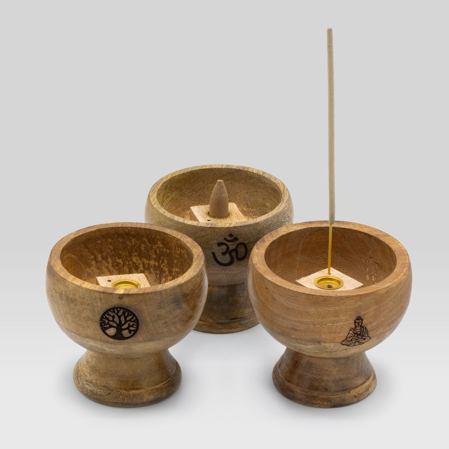 Handcrafted mango wood incense holder with Tree of Life, Buddha and Om symbol. 11x6cm ritual bowl for cones or sticks. Ideal for altars and spiritual practice.