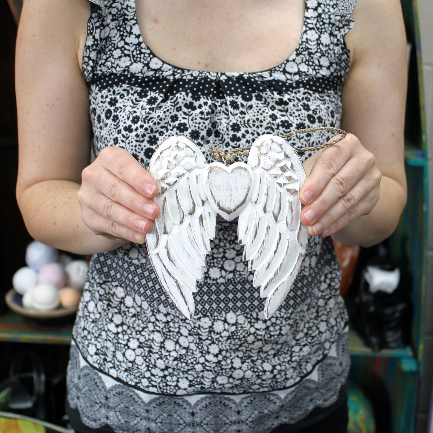 Small whitewashed double angel wing with heart, hand-carved from wood – 15cm hanging decoration with chalkboard back.