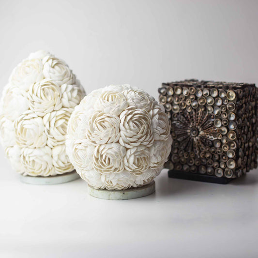 Square-shaped chocolate twist seashell lamp with floral pattern – 15cm, handcrafted in Indonesia with LED bulb included.