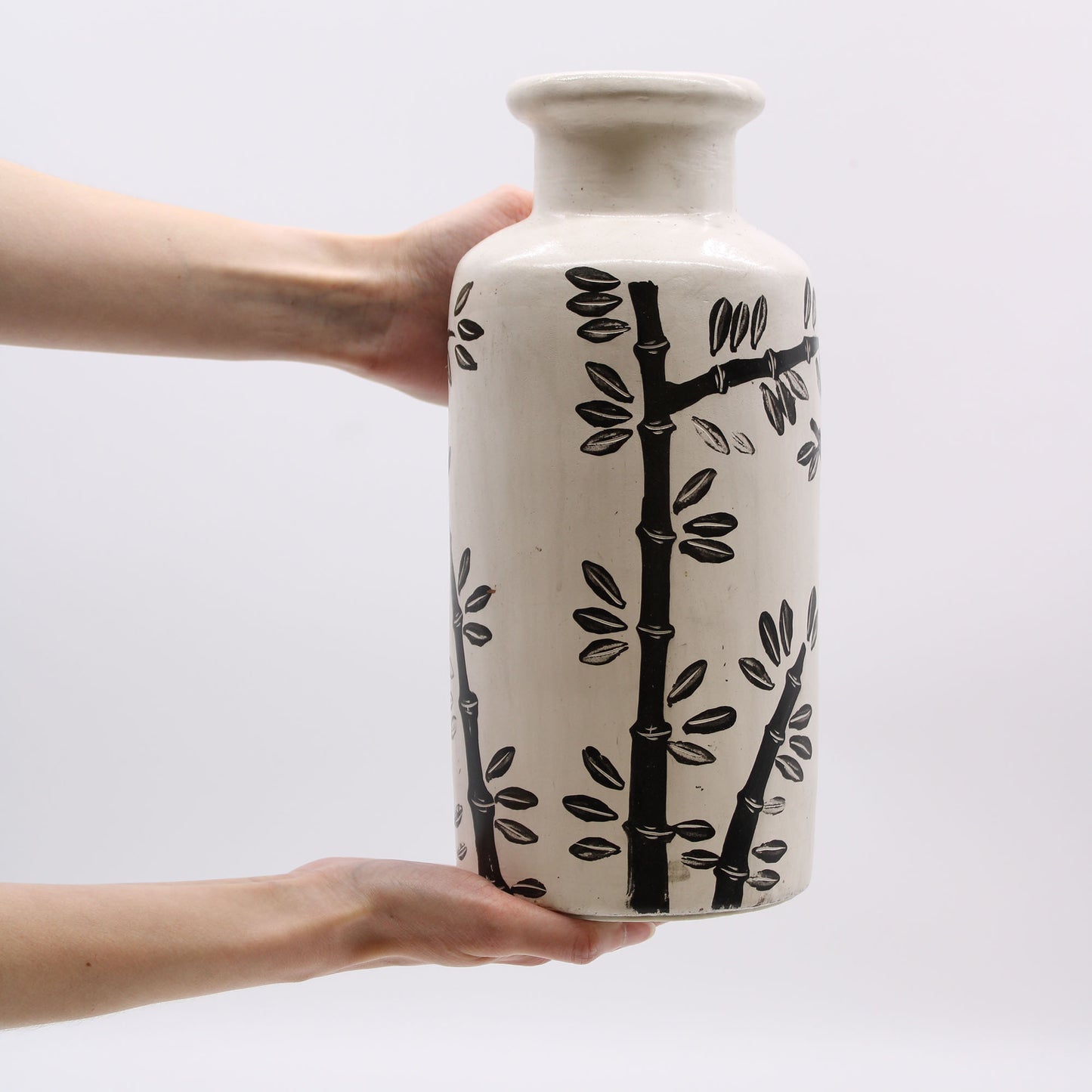 Terracotta vase with black bamboo motif on natural white background – handcrafted in Lombok, ideal for dried flowers or decorative use.
