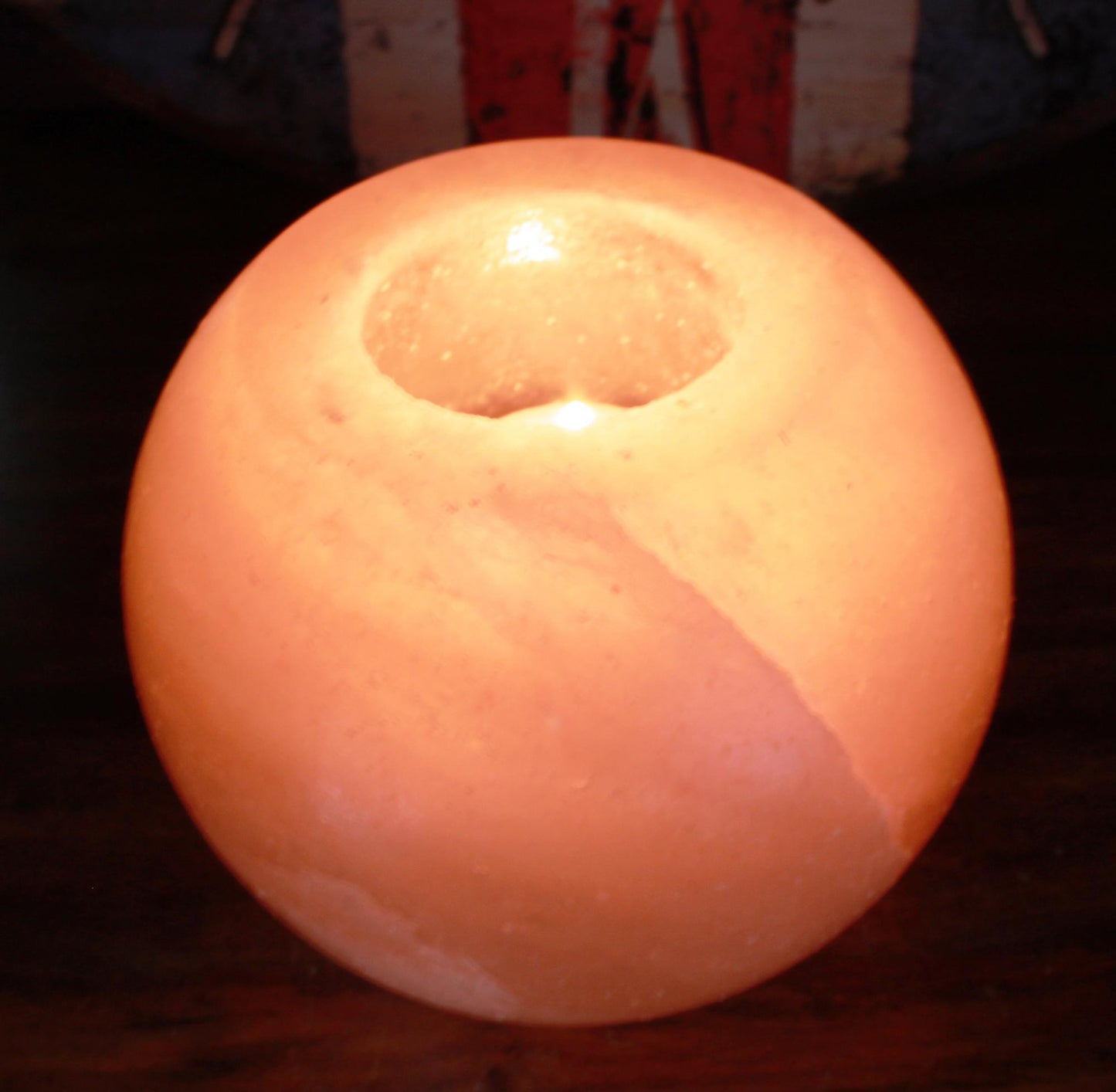Round Himalayan salt candle holder – smooth pink crystal, approx. 600–800g