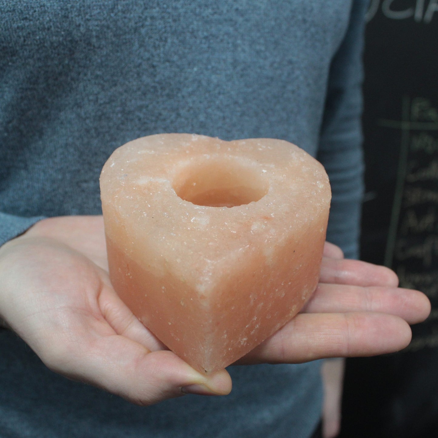 Heart-shaped Himalayan salt candle holder – pink crystal, approx. 600–800g