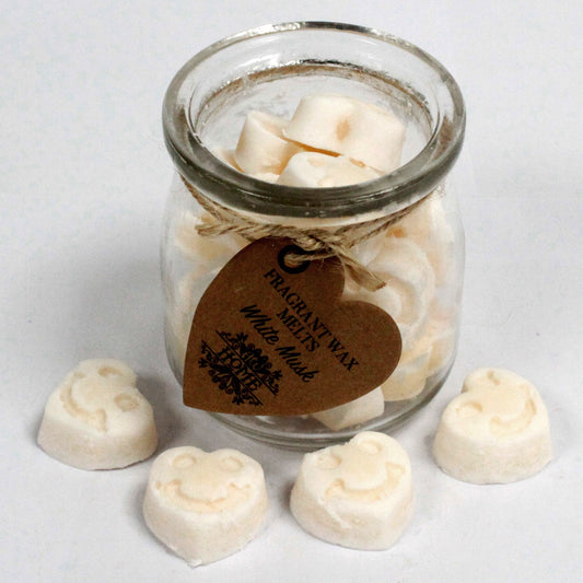 White Musk soy wax melts – small hearts in reusable glass jar, approx. 16 melts