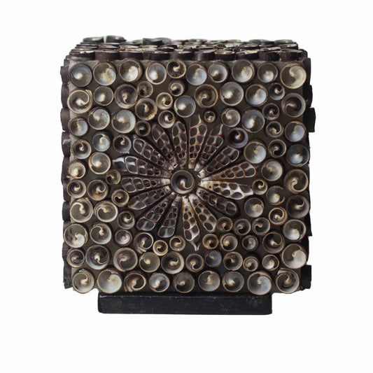 Square-shaped chocolate twist seashell lamp with floral pattern – 15cm, handcrafted in Indonesia with LED bulb included.

