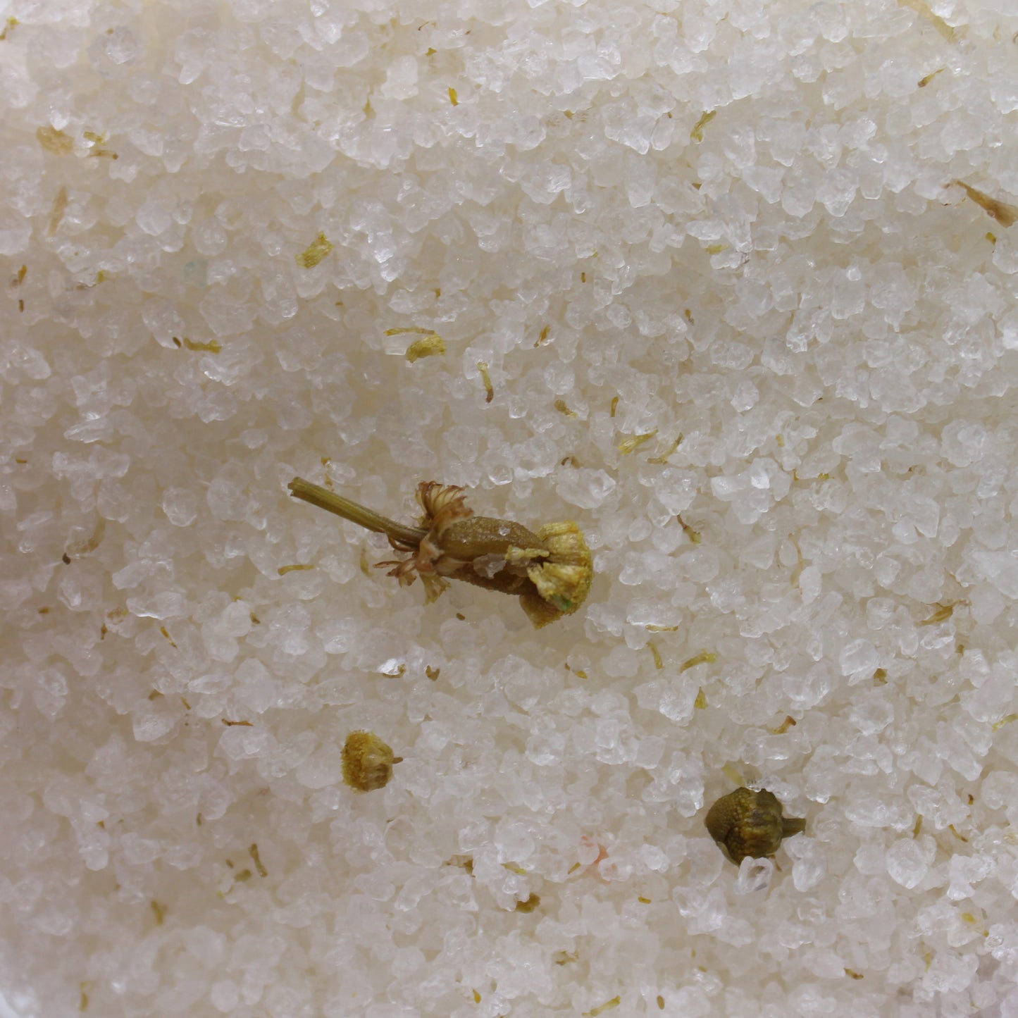 Himalayan Bath Salt Skin Revive blend with geranium, grapefruit, vitamin E oil, and chamomile flowers in a 500g pouch.

