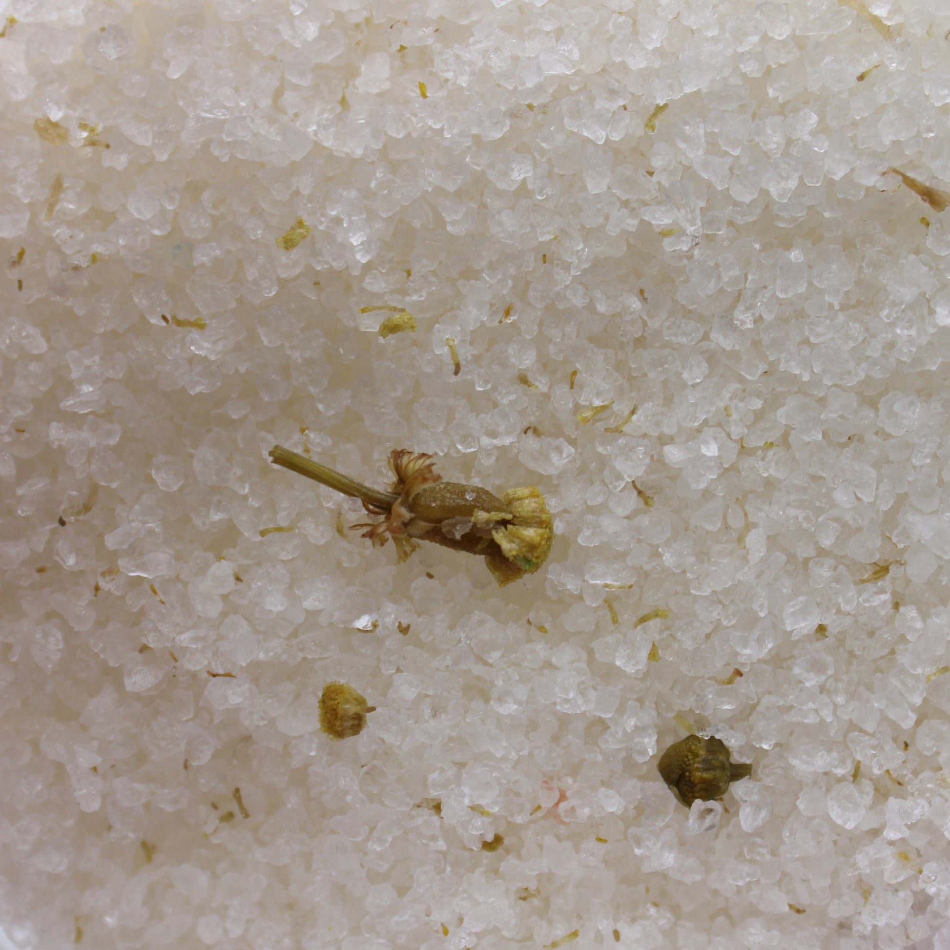 Himalayan Bath Salt Skin Revive blend with geranium, grapefruit, vitamin E oil, and chamomile flowers in a 500g pouch.

